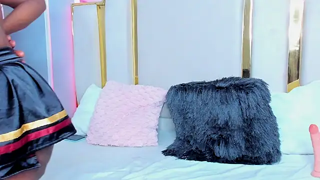 Snapshot of Aurora-Queen chatting on October 11, 8:33 pm Aurora-Queen online show from October 11, 8:33 pm