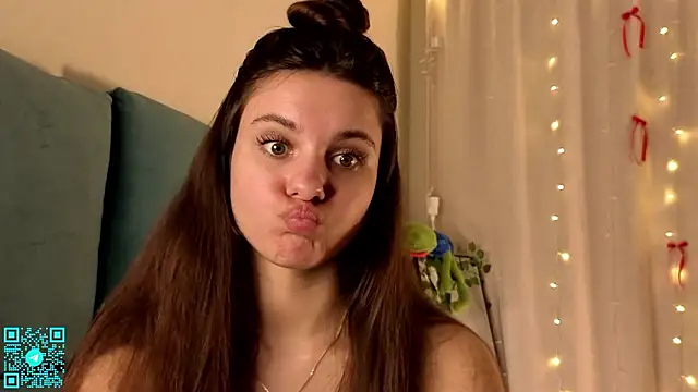 chloemilka online show from February 15, 5:23 pm