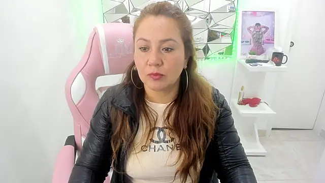 Snapshot of camixxx_m chatting on September 22, 1:20 pm camixxx m online show from September 22, 1:20 pm