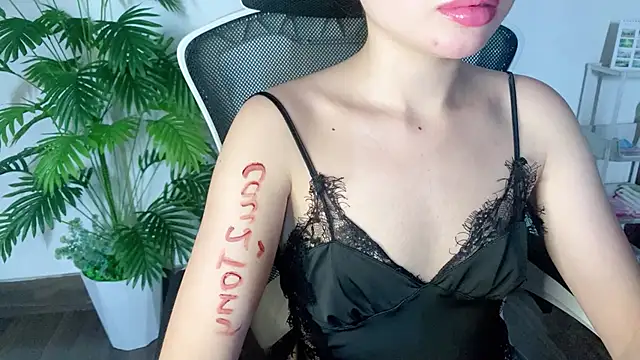 Snapshot of LiLi_Sweetie chatting on September 19, 4:33 am LiLi Sweetie online show from September 19, 4:33 am