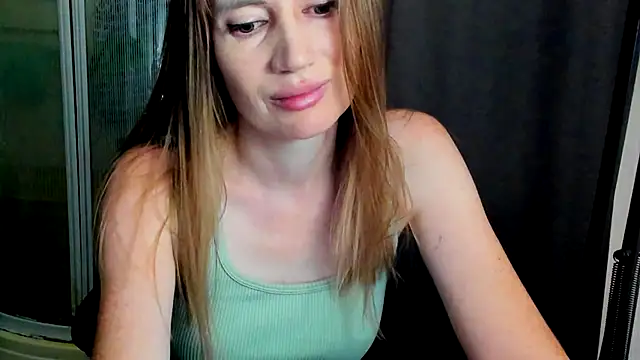JessFoxxx online show from June 24, 3:27 am