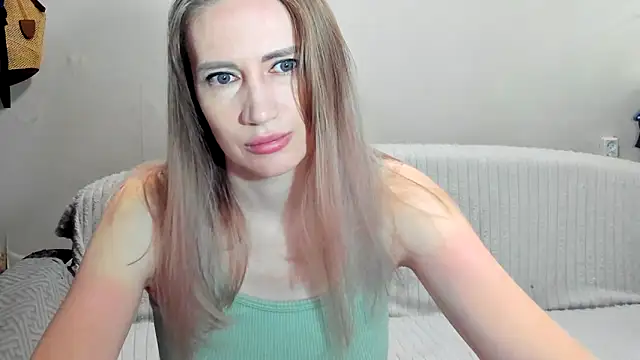 JessFoxxx online show from May 4, 3:43 am
