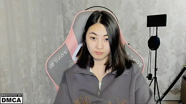 Snapshot of MeilideQian1 chatting on October 6, 2:06 am MeilideQian1 online show from October 6, 2:06 am