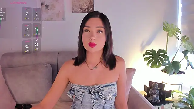 Snapshot of Estrer_collins chatting on October 19, 8:22 pm Estrer collins online show from October 19, 8:22 pm