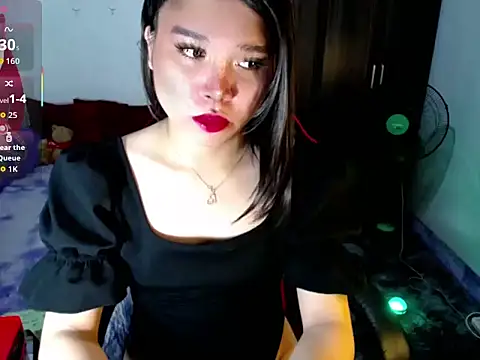 Urassiansweetcummer online show from July 14, 2:55 pm