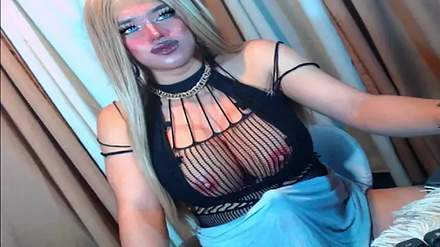 Snapshot of GoddessOFHUGEx chatting on October 4, 10:32 am GoddessOFHUGEx online show from October 4, 10:32 am