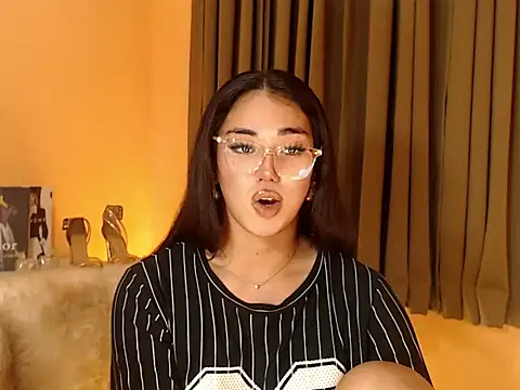 Snapshot of magnificent_kitana chatting on September 15, 12:46 pm magnificent kitana online show from September 15, 12:46 pm