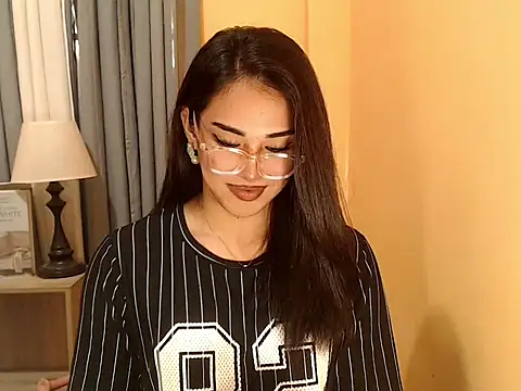 Snapshot of magnificent_kitana chatting on October 1, 10:04 pm magnificent kitana online show from October 1, 10:04 pm