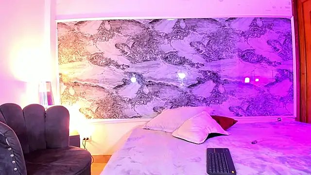 miss daphnevega online show from December 3, 5:43 am