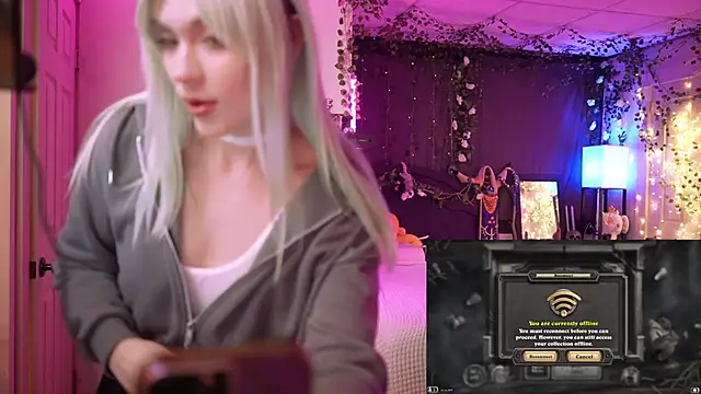 Snapshot of littlelune chatting on October 5, 2:27 am littlelune online show from October 5, 2:27 am