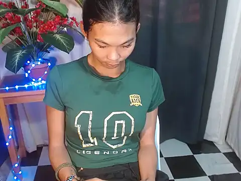 laura leeforever online show from July 30, 1:28 am