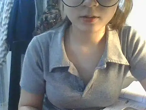 Linzly online show from November 6, 3:01 am