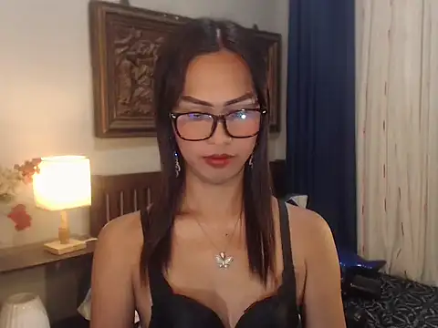Nathalieheartt online show from July 2, 2:33 am