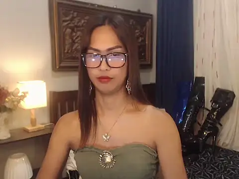 Nathalieheartt online show from June 26, 7:53 am