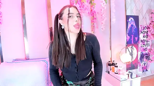 HannaCollins  online show from March 8, 1:48 pm