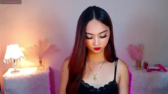 Kiah Wyatt online show from November 14, 7:30 am