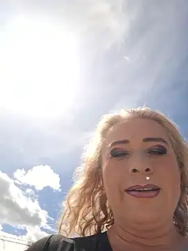 sofiacurvy 45 online show from May 15, 7:05 pm