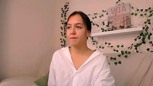 Snapshot of CindySparkl chatting on October 6, 9:26 am CindySparkl online show from October 6, 9:26 am