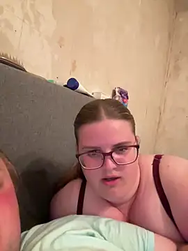 CurvyPaar2 online show from May 3, 8:23 pm