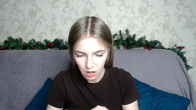 HitGyrl online show from December 16, 3:40 pm