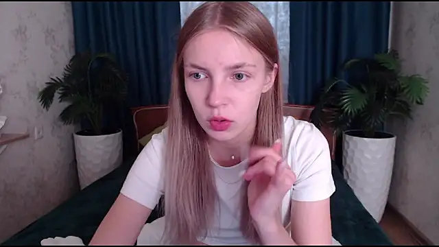 HitGyrl online show from October 30, 8:16 am