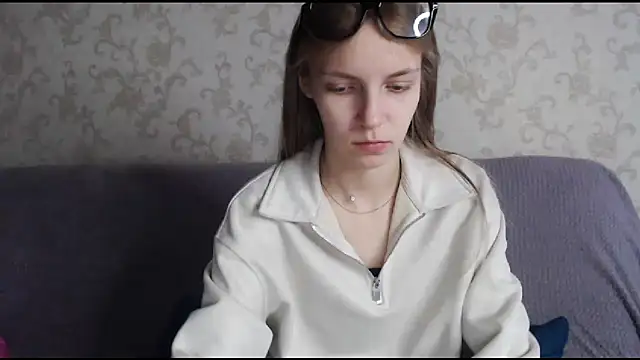 HitGyrl online show from November 2, 8:29 am