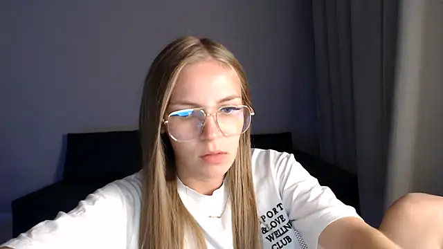 HitGyrl online show from August 3, 4:23 pm