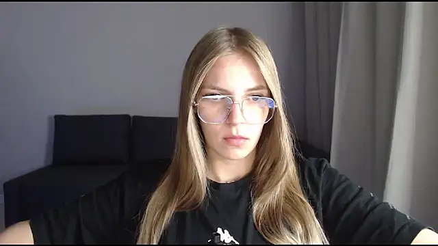 HitGyrl online show from August 2, 4:32 pm