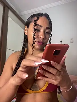 jhennyfer online show from March 18, 6:18 am