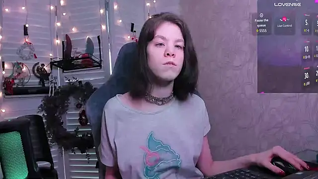 aestheticbeing online show from February 25, 12:04 pm