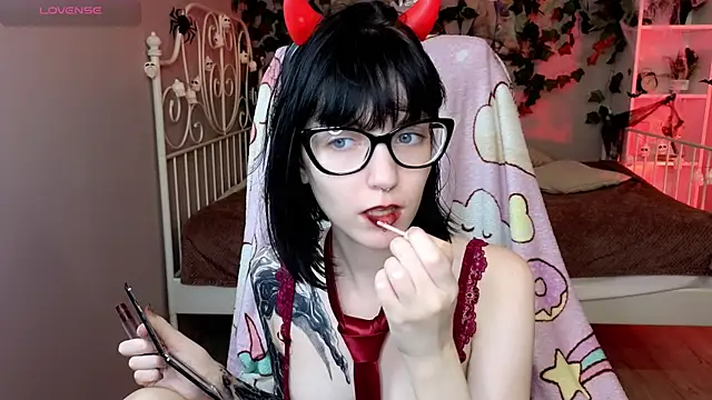 HazelTompson online show from October 29, 8:33 pm