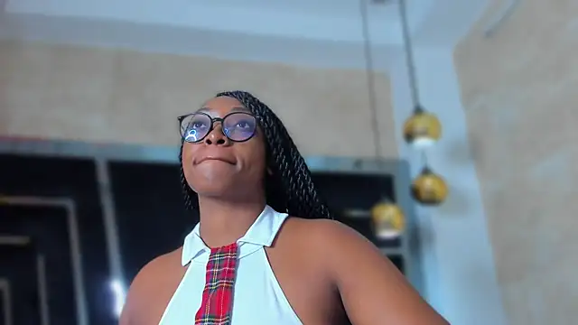 YallianaBrooks online show from July 2, 12:00 pm