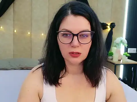 Snapshot of Nina_Stane chatting on October 16, 5:43 am Nina Stane online show from October 16, 5:43 am