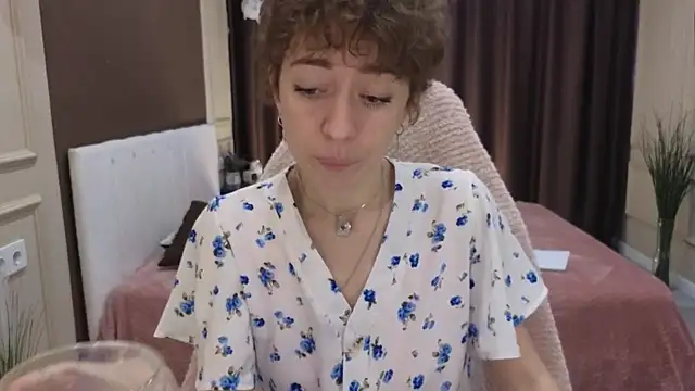 Snapshot of daniellia_ chatting on September 23, 8:01 am daniellia online show from September 23, 8:01 am