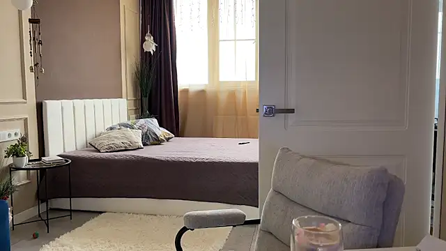 daniellia  online show from February 13, 10:39 am