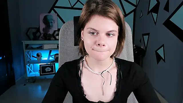 EllieMurler online show from November 20, 9:10 am