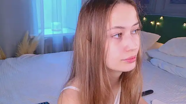 Snapshot of Sofii_Ly chatting on October 17, 6:05 am Sofii Ly online show from October 17, 6:05 am