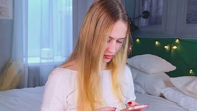 Snapshot of Sofii_Ly chatting on October 10, 6:07 am Sofii Ly online show from October 10, 6:07 am