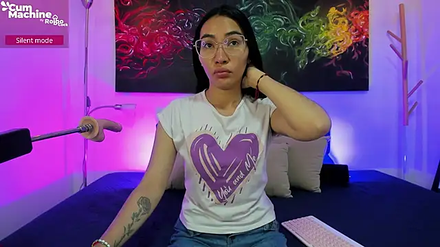 Snapshot of lucyy_liiuu chatting on September 15, 1:08 pm lucyy liiuu online show from September 15, 1:08 pm