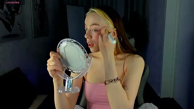 R0cket bunny online show from April 22, 12:40 am