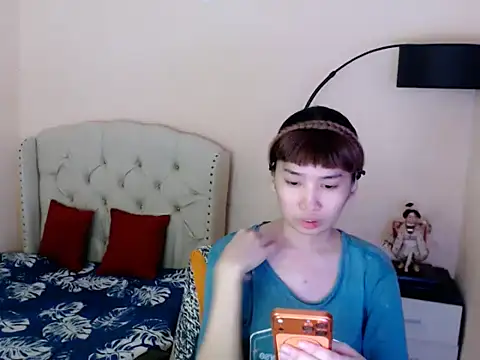 ShantalFoxxy  online show from August 4, 11:55 pm