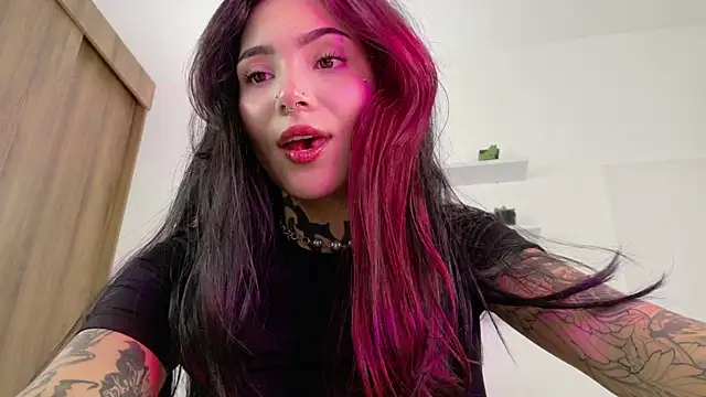 sara queen10 online show from April 28, 1:26 pm