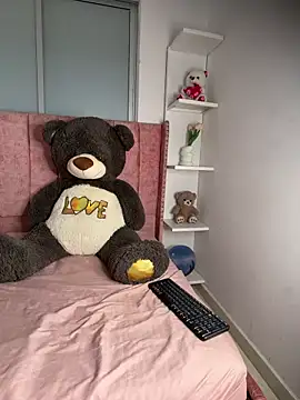salomecute21 online show from June 16, 11:00 am