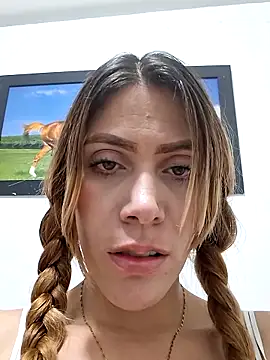 Elianasuarezz online show from June 9, 11:48 pm