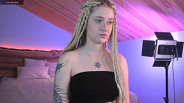 Nerissa xo online show from June 25, 10:30 am