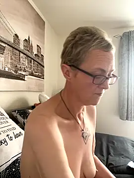 Curvy-Jinx online show from October 30, 1:01 pm