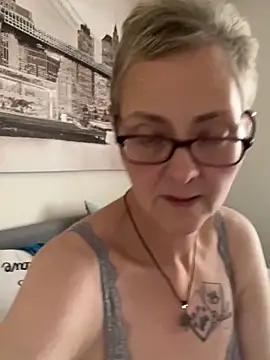 Curvy-Jinx online show from November 7, 8:53 am