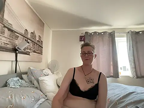 Curvy-Jinx online show from June 26, 7:31 am