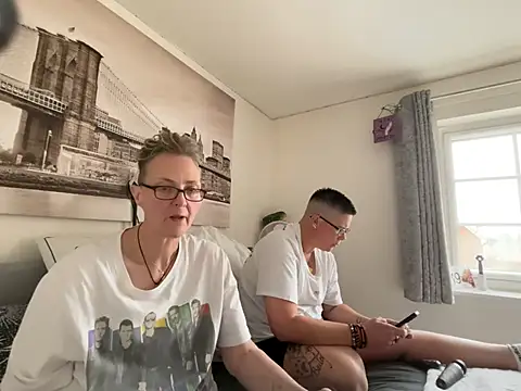 Curvy-Jinx online show from June 11, 9:17 am