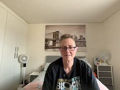 Curvy-Jinx online show from July 17, 1:48 pm